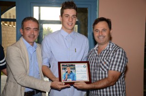 Da sinistra il delegato allo sport Emanuele Litardi, il campione Luca Mencarini e il vicesindaco Luca Benni