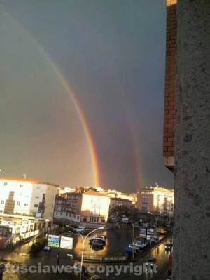 Il doppio arcobaleno in via Garbini