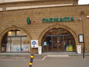 La farmacia comunale in via Petrarca