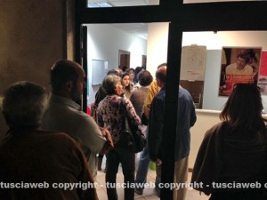 Fila per votare al congresso del Pd di Viterbo 