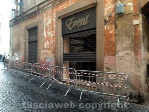 L'area transennata in via dell'Orologio vecchio 