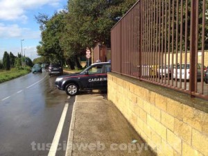 I carabinieri all'uscita dalla stazione di Ronciglione