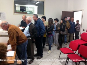 Fila per votare al congresso Pd di Viterbo 