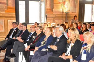 Il pubblico nella sala regia del Comune