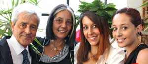 La neo dottoressa con con la mamma Monica, la sorella Adriana e il papà Carlo Alfonso