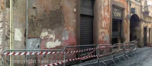 L'area transennata in via dell'Orologio vecchio