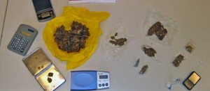 Il materiale sequestrato dalla narcotici