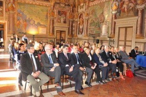 Il pubblico nella sala regia del Comune