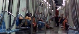 I due che fanno sesso sulla metro