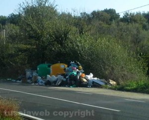 I rifiuti su strada Acquabianca