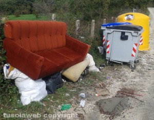 I rifiuti su strada Novepani