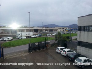 Traffico al Poggino a causa dell'auto in fiamme - Foto inviata da un lettore