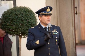 Il colonnello Rovazzani porge i saluti dell'Aeronautica militare