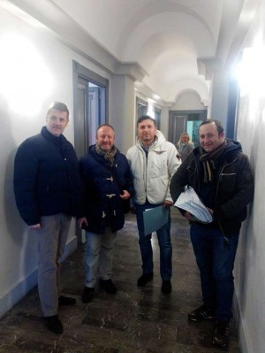 I consiglieri Ubertini, Buzzi, Santucci e Grancini consegnano gli emendamenti