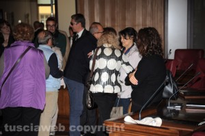 La folla di amici, parenti e compagni di lotte politiche