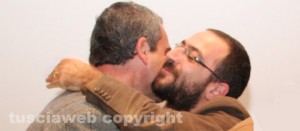 Andrea Egidi si sbaciucchia Alessio Trani