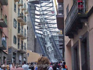 Ali di luce crolla addosso al campanile di San Sisto