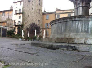 Il lastricato di piazza del Gesù