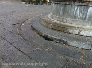 Il lastricato di piazza del Gesù