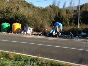 L'amianto abbandonato lungo strada Acquabianca