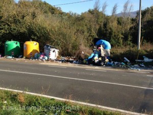 L'amianto abbandonato lungo strada Acquabianca