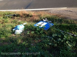 L'amianto abbandonato lungo strada Acquabianca