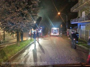 In fiamme appartamento a Vallerano - L'intervento dei Vigili del fuoco  