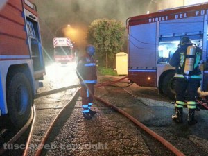 In fiamme appartamento a Vallerano - L'intervento dei Vigili del fuoco  