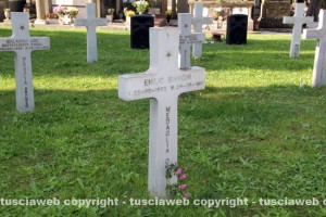 La cerimonia al monumento dei caduti al cimitero San Lazzaro