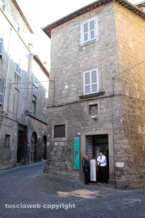 Il palazzo da dove il ragazzo è precipitato