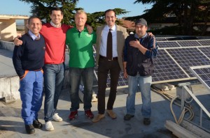Il sindaco Caci con l'assessore Carmignani e i tecnici dell'impianto otovoltaico
