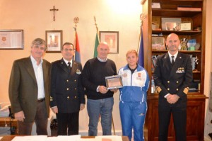 Il sindaco Mazzola, l'assessore Celli, Anastasio e la delegazione della Marina