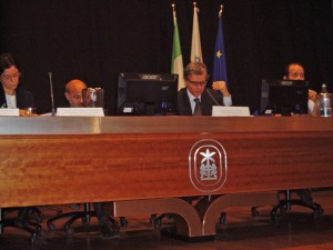  Al centro Giulio Vesperini direttore del Distu