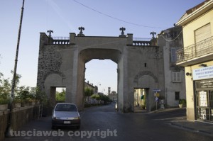 Ronciglione, l'arco in fondo a via Roma