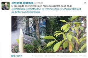 Le foto dell'autobus postate su Twitter