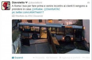 Le foto dell'autobus postate su Twitter