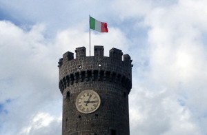 La bandiera rattoppata a Bagnaia