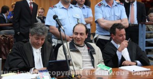 Paolo Esposito con i suoi difensori Enrico Valentini e Mario Rosati