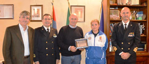 Il sindaco Mazzola, l'assessore Celli, Anastasio e la delegazione della Marina