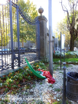 Bandiera a terra a Prato giardino