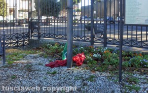 Bandiera a terra a Prato giardino