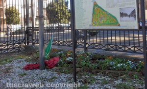 Bandiera a terra a Prato giardino