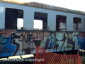 Una carrozza fatiscente