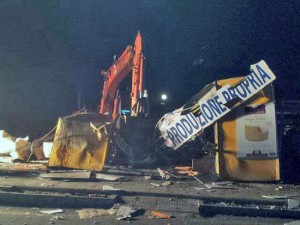Le ruspe al lavoro al punto vendita dei fratelli Podda