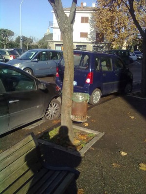 Secchio "fai date" a piazza Crispi