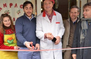 Il taglio del nastro del nuovo punto Campagna amica a Grotte Santo Stefano