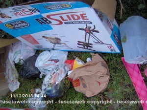 Rifiuti in strada Montecchio