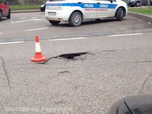 Viterbo - La voragine a piazzale Gramsci