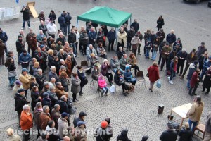 Arsenico, la manifestazione a piazza del Comune