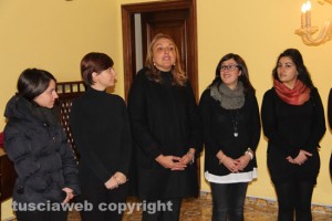 Le ragazze che hanno organizzato il percorso sensoriale